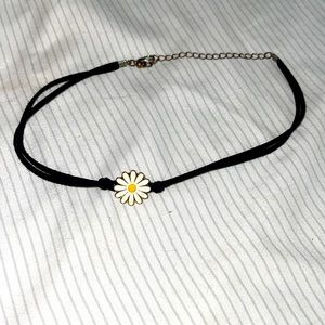 Daisy choker